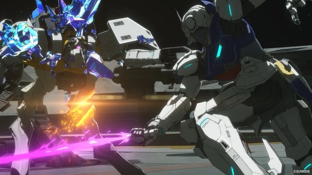 Dois mobile suits em combate no espaço, com sabre de luz rosa